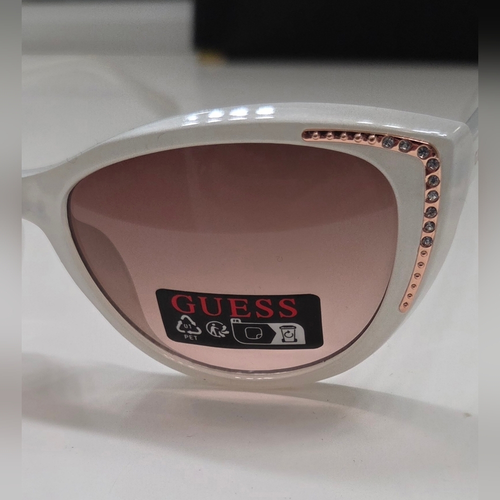 NWT Guess White Cat Eye Sunglasses Rhinestone Trim Pink Gradient Lenses - Picture 4 of 11